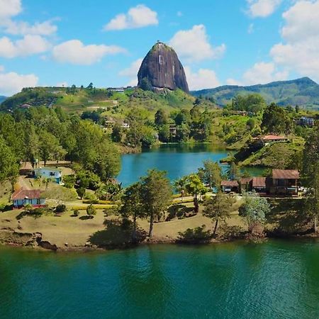 El Trebol Guest House Guatape Exterior photo