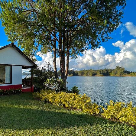 El Trebol Guest House Guatape Exterior photo