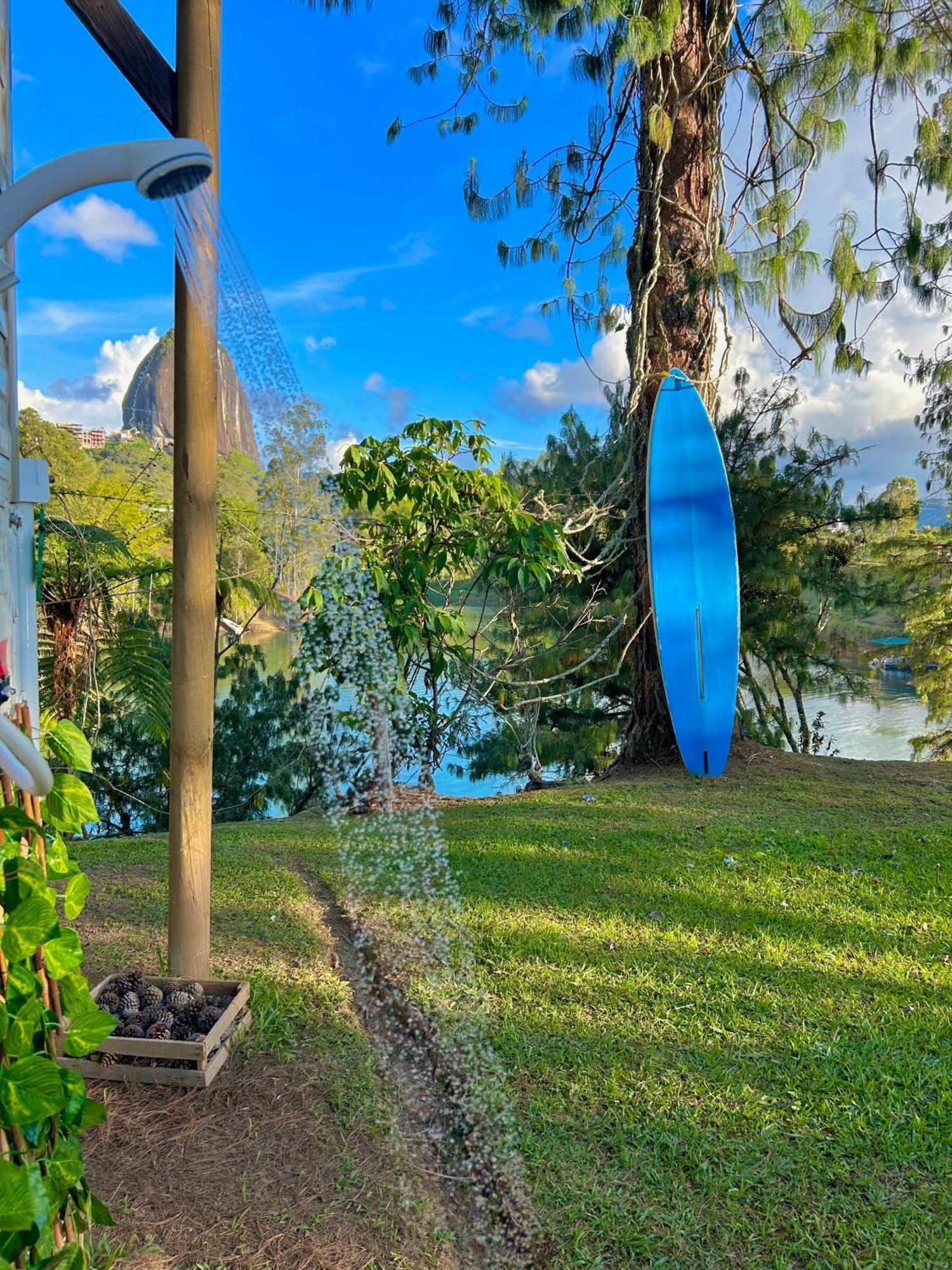 El Trebol Guest House Guatape Exterior photo