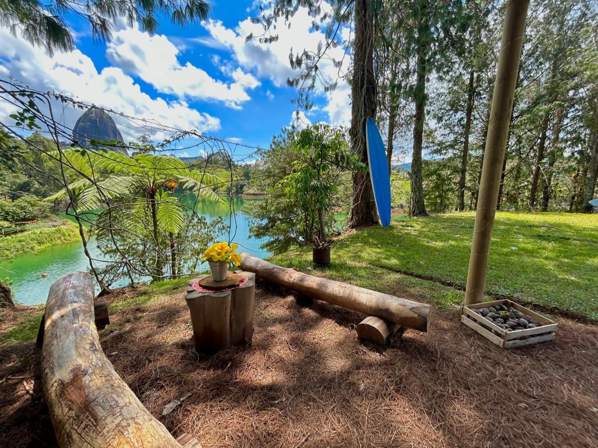 El Trebol Guest House Guatape Exterior photo