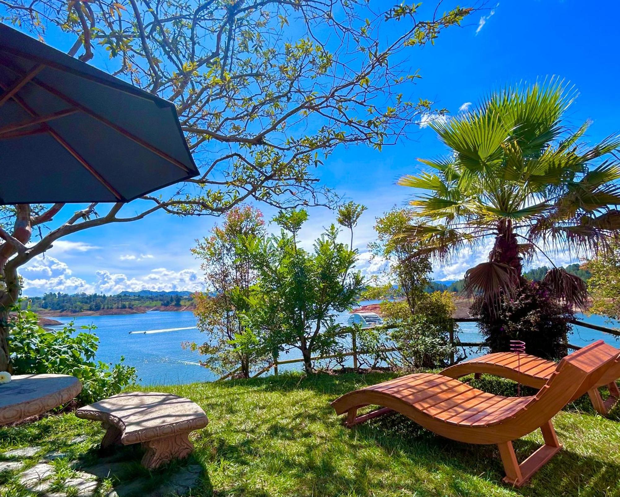 El Trebol Guest House Guatape Exterior photo