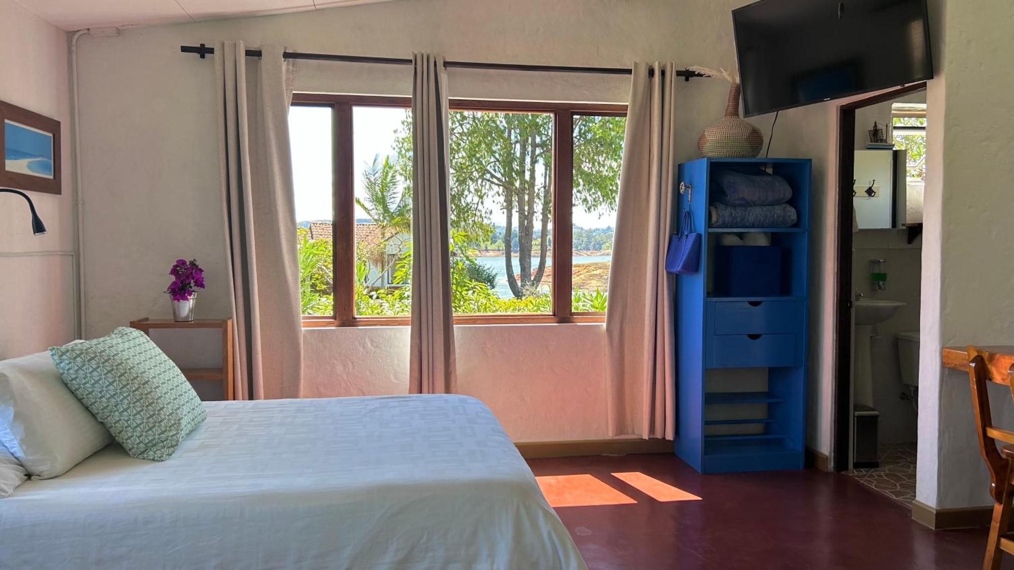 El Trebol Guest House Guatape Exterior photo