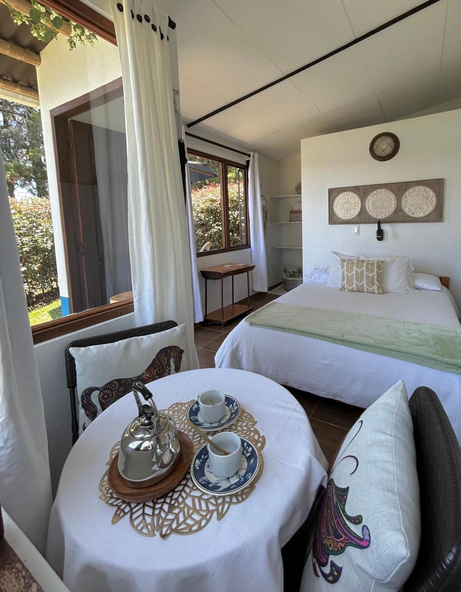El Trebol Guest House Guatape Exterior photo
