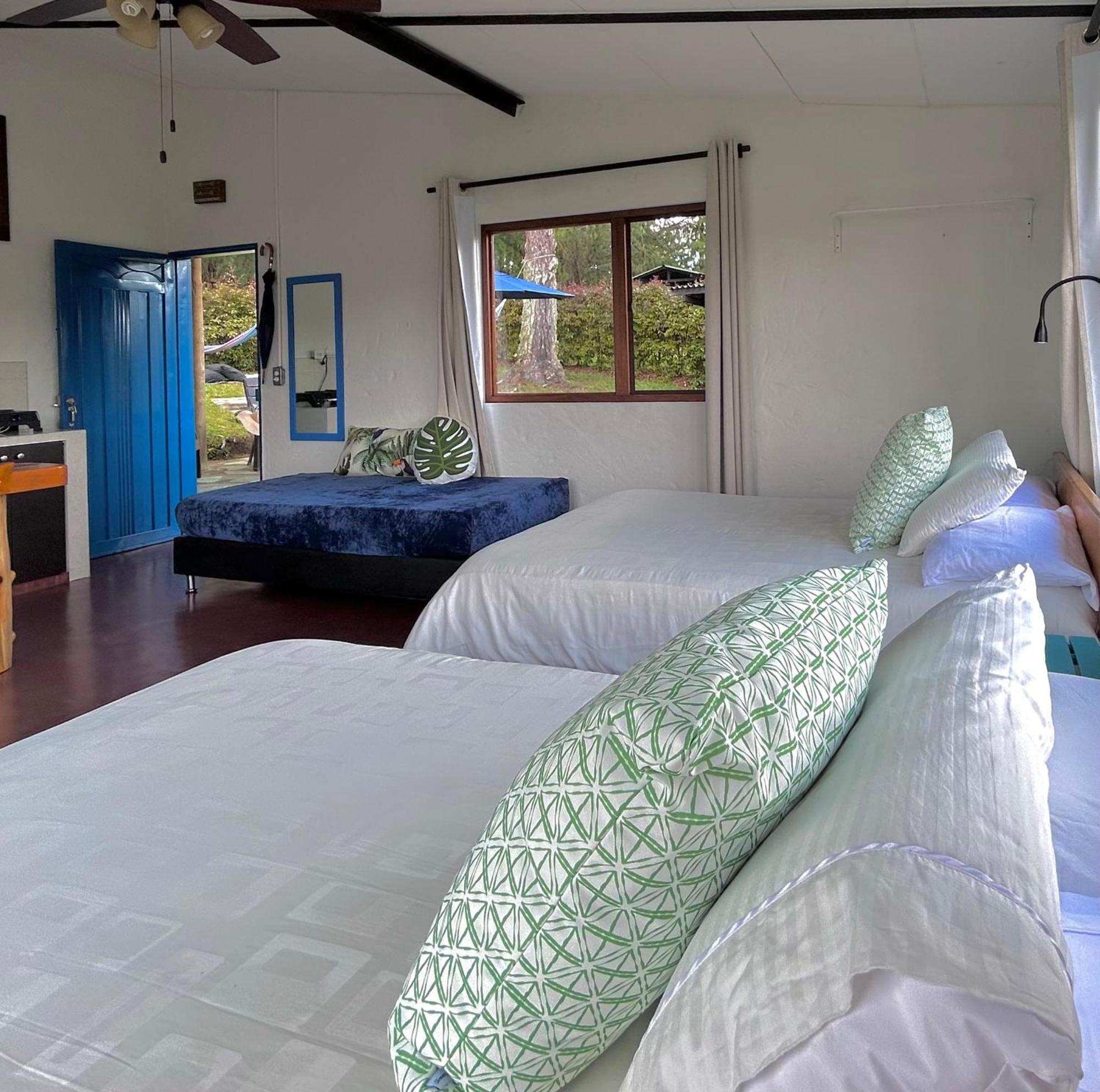 El Trebol Guest House Guatape Exterior photo
