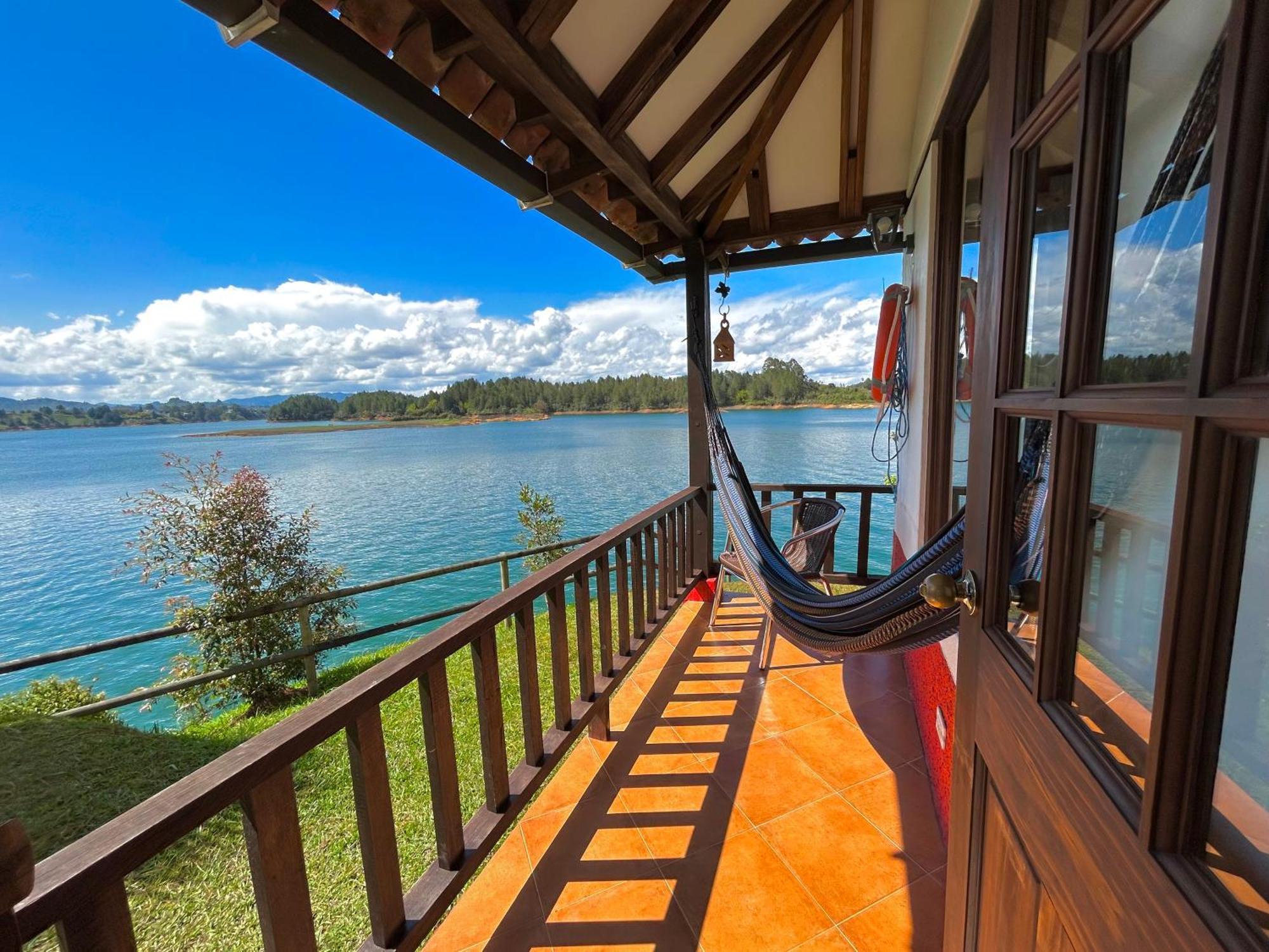 El Trebol Guest House Guatape Exterior photo