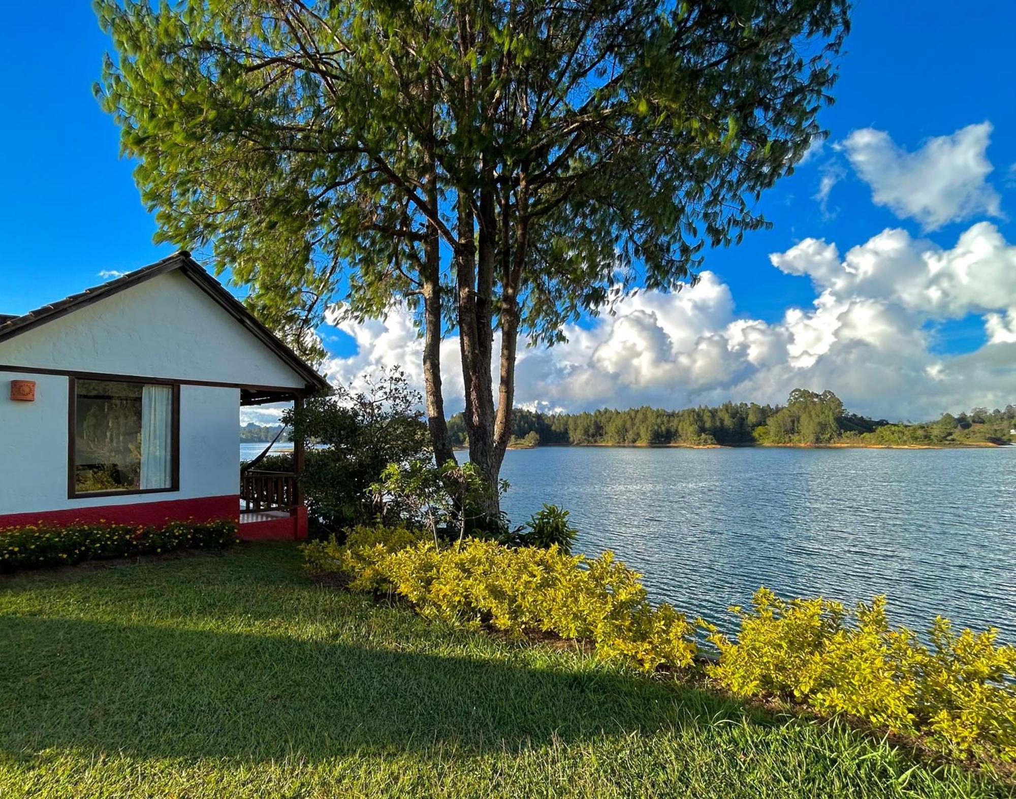 El Trebol Guest House Guatape Exterior photo