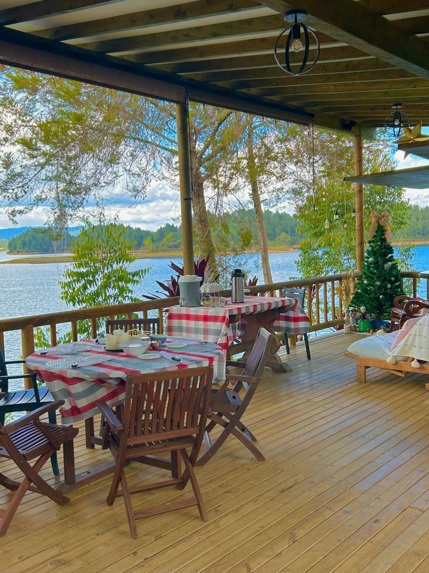 El Trebol Guest House Guatape Exterior photo