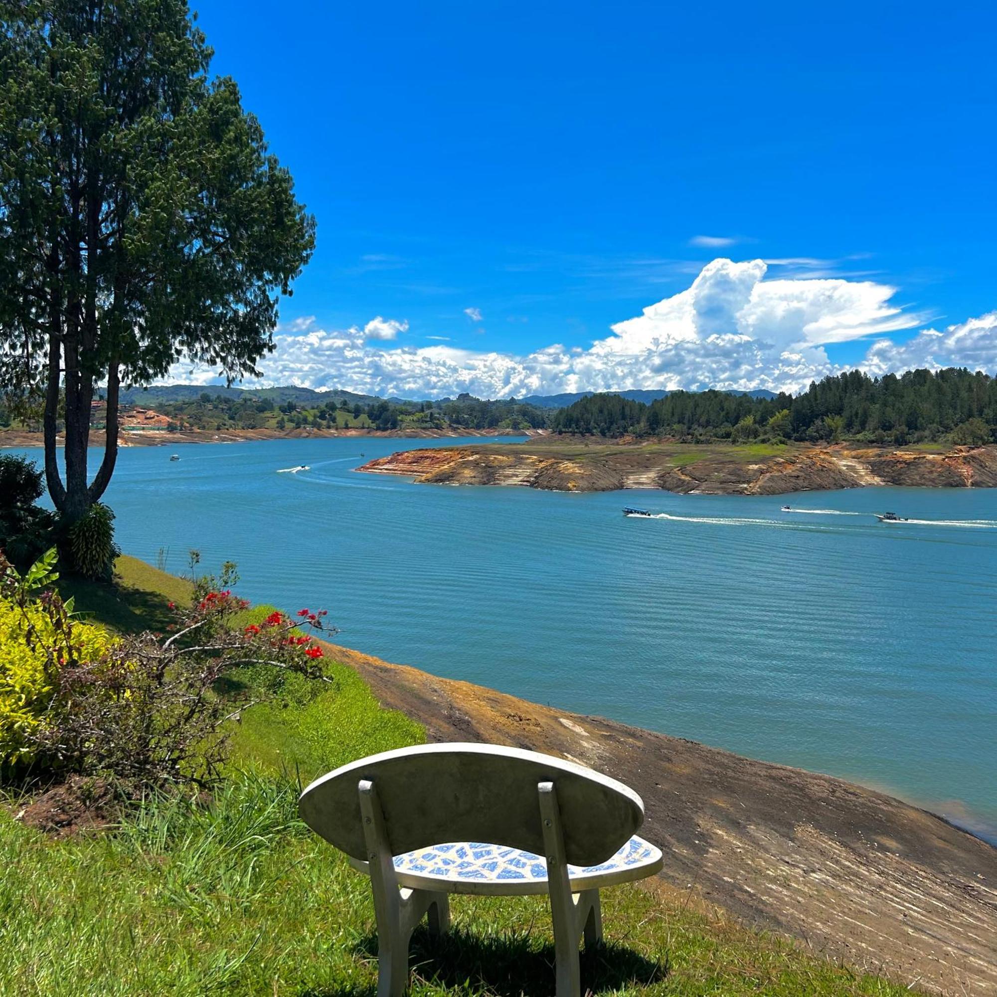 El Trebol Guest House Guatape Exterior photo