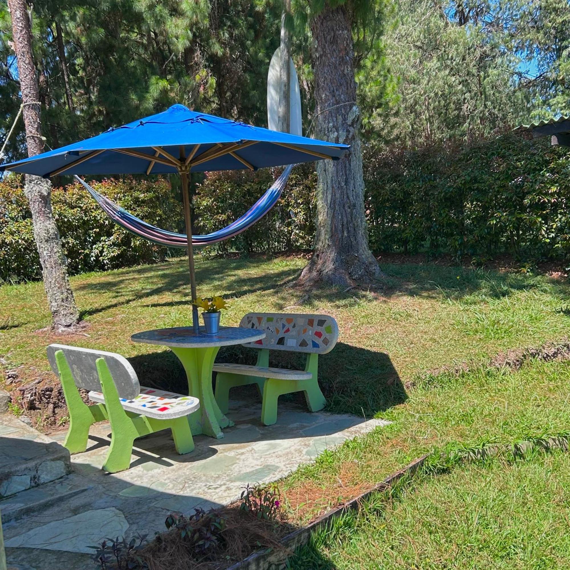 El Trebol Guest House Guatape Exterior photo