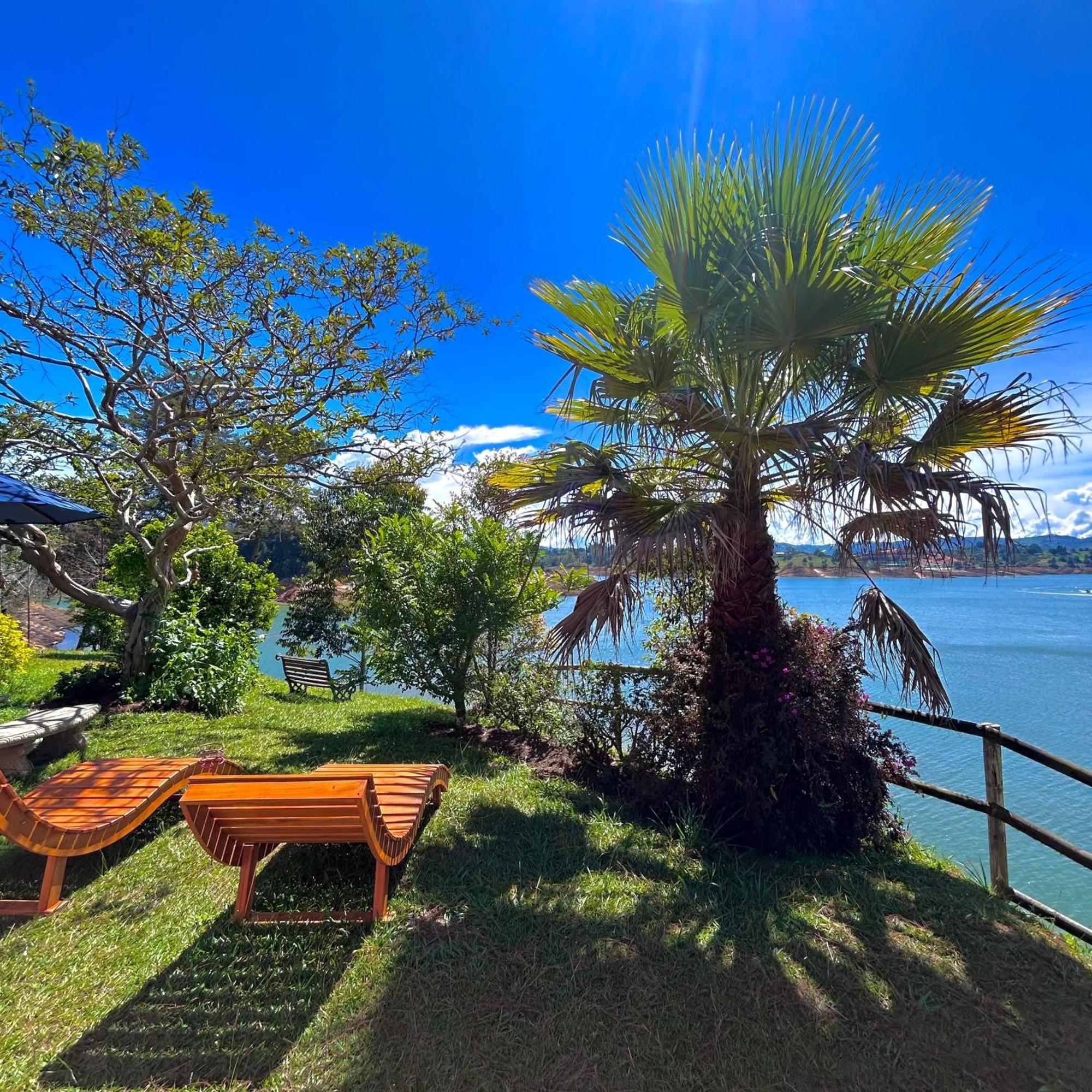 El Trebol Guest House Guatape Exterior photo