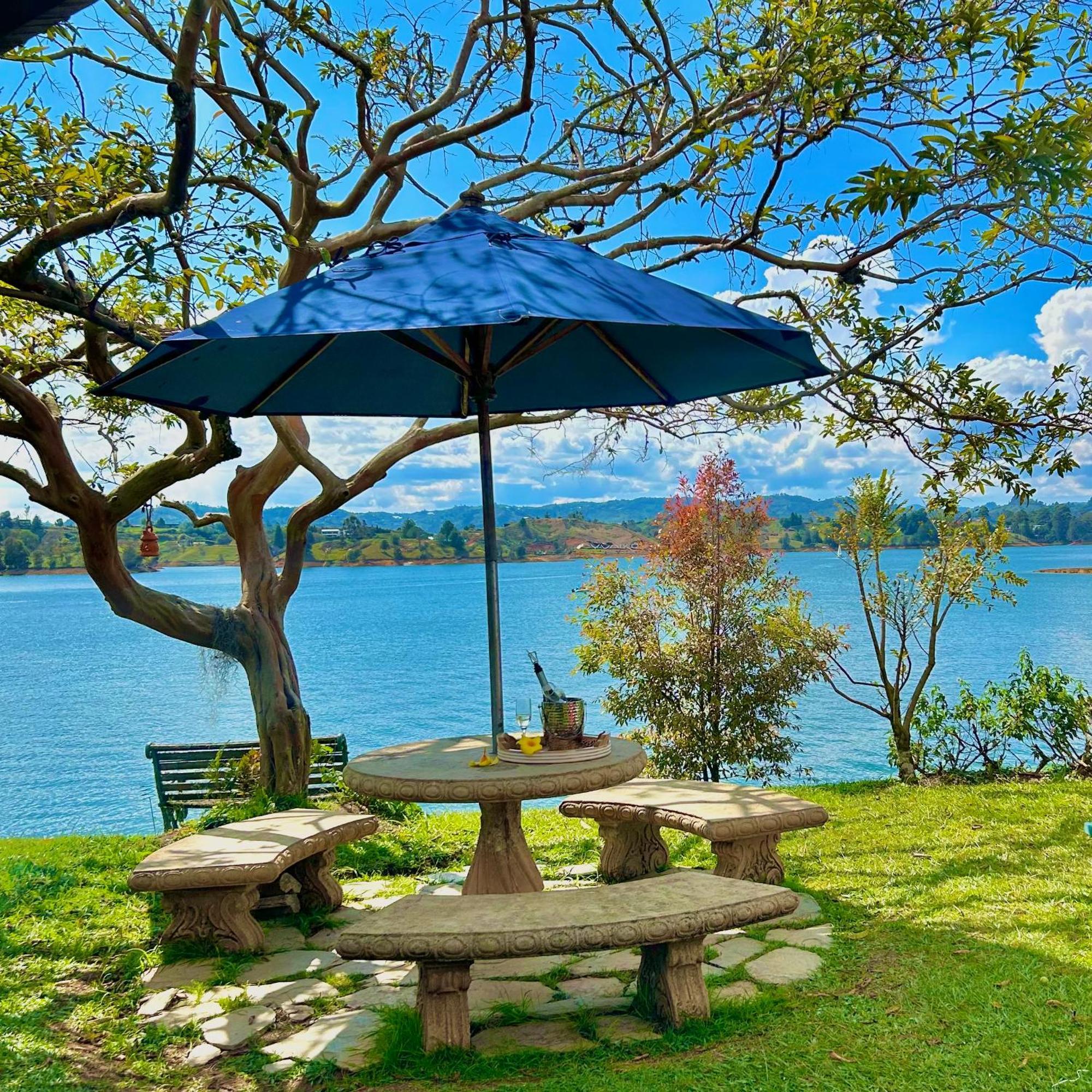 El Trebol Guest House Guatape Exterior photo