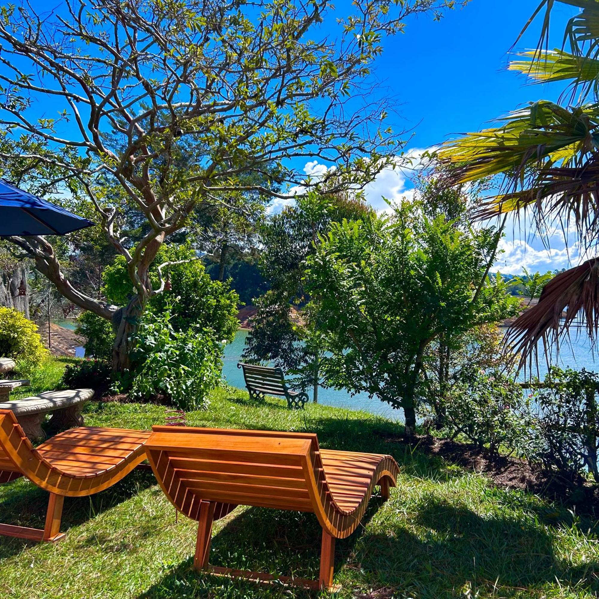 El Trebol Guest House Guatape Exterior photo